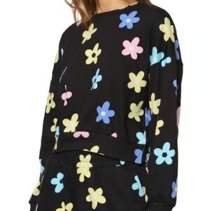 3/$30 ONLY Daisy Long Sleeve 100% Cotton Creeneck Bright